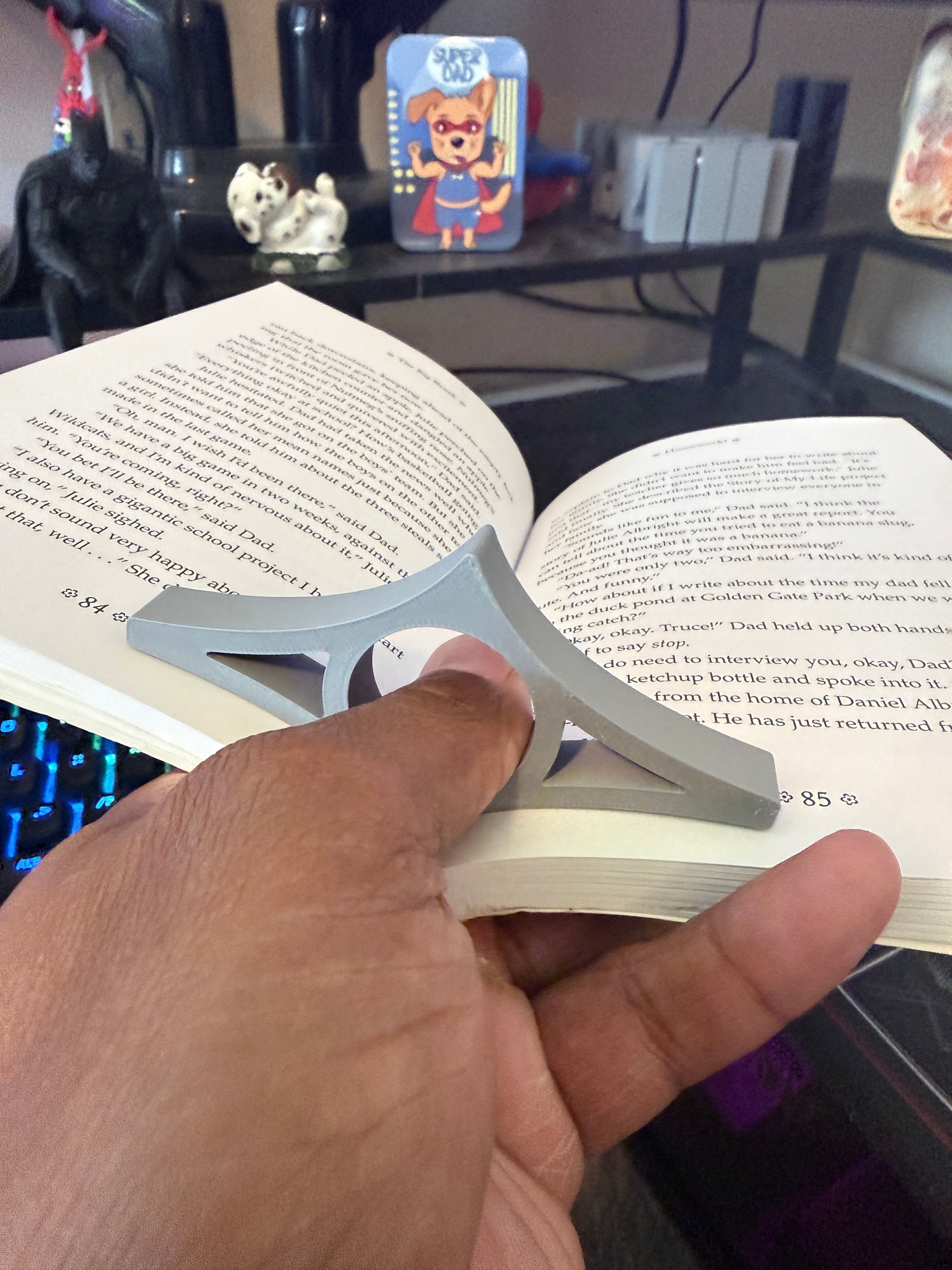 Book Page Holder | Comfortable One-Hand Reading Tool