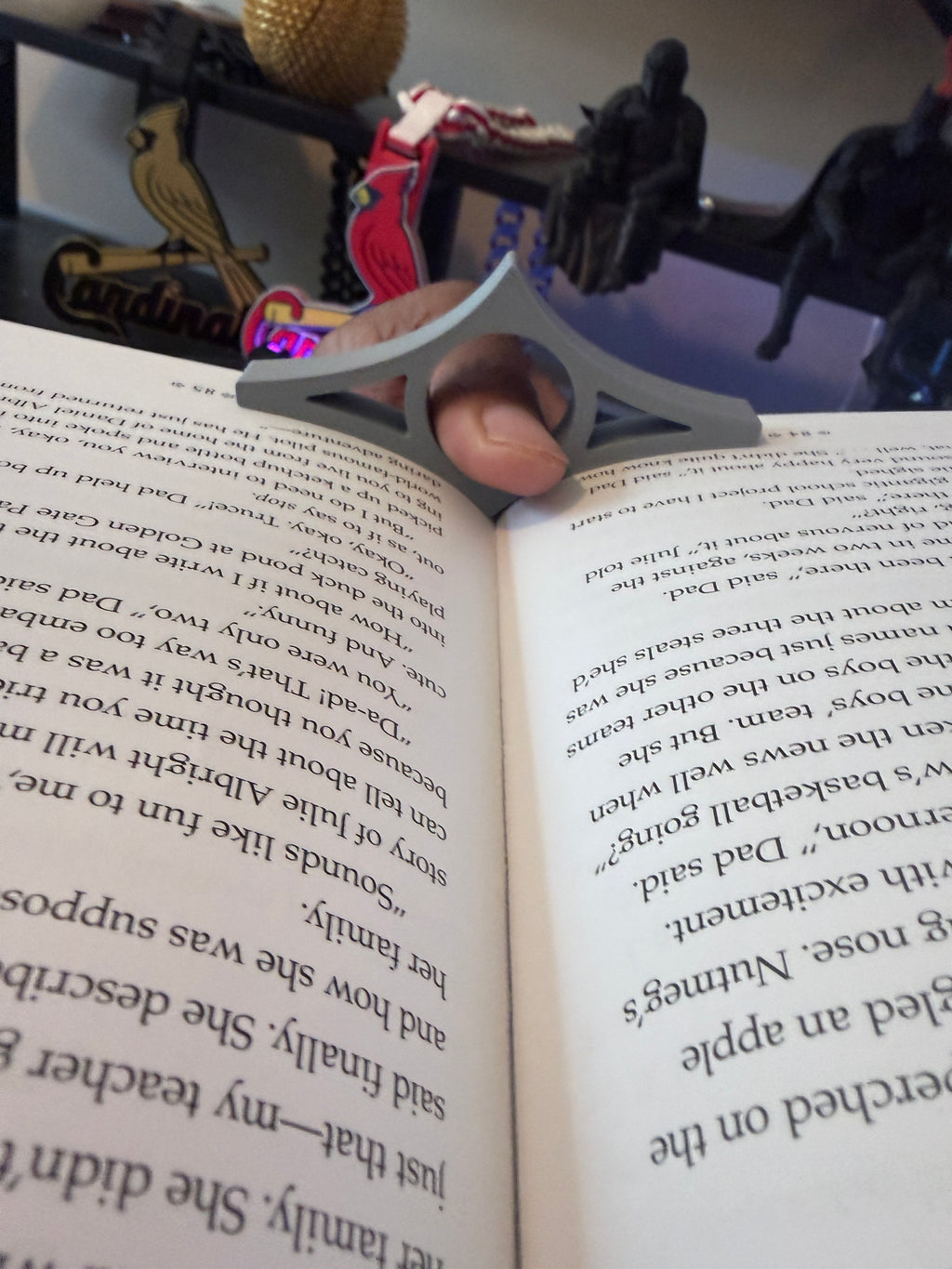 Book Page Holder | Comfortable One-Hand Reading Tool