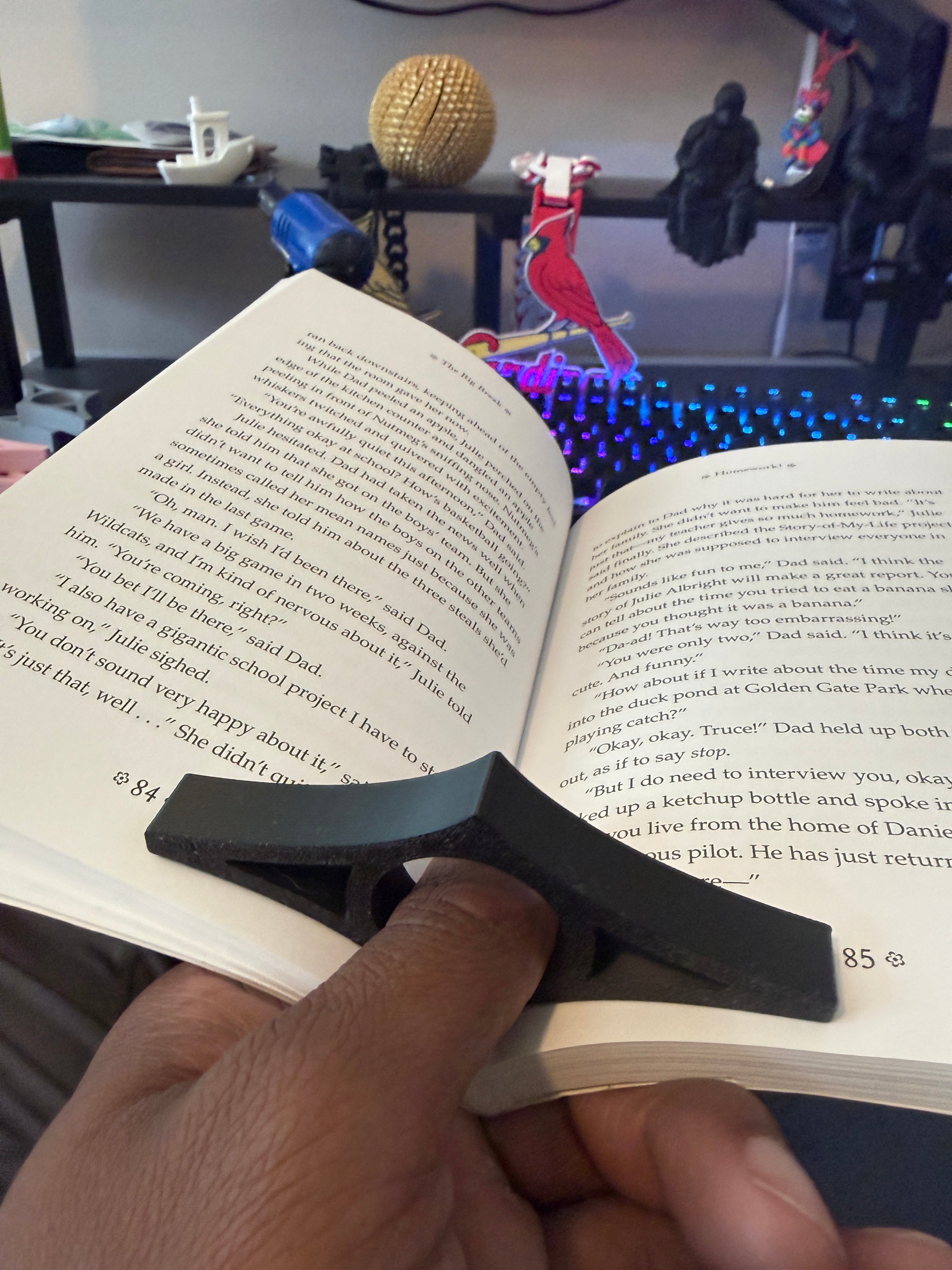 Book Page Holder | Comfortable One-Hand Reading Tool