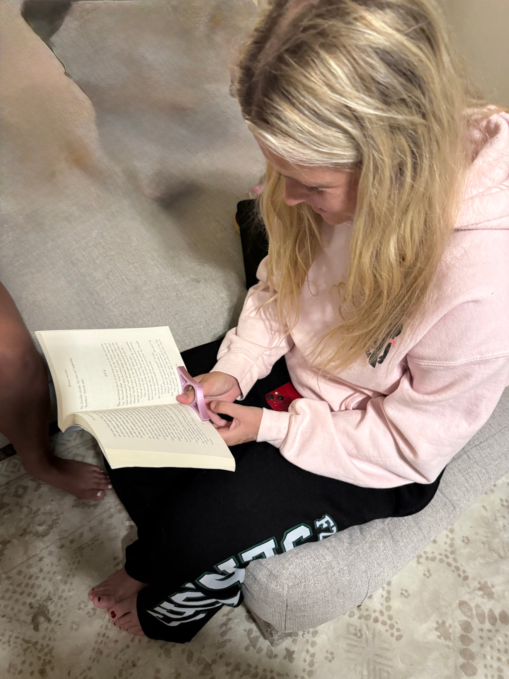 Book Page Holder | Comfortable One-Hand Reading Tool